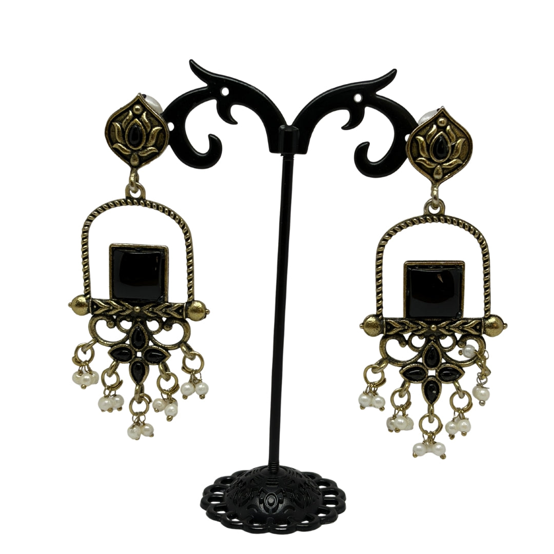 Traditional Black Stone Dangler Earrings for Women – Antique Gold Finish Ethnic Earrings with Pearl Beads for Festive & Wedding